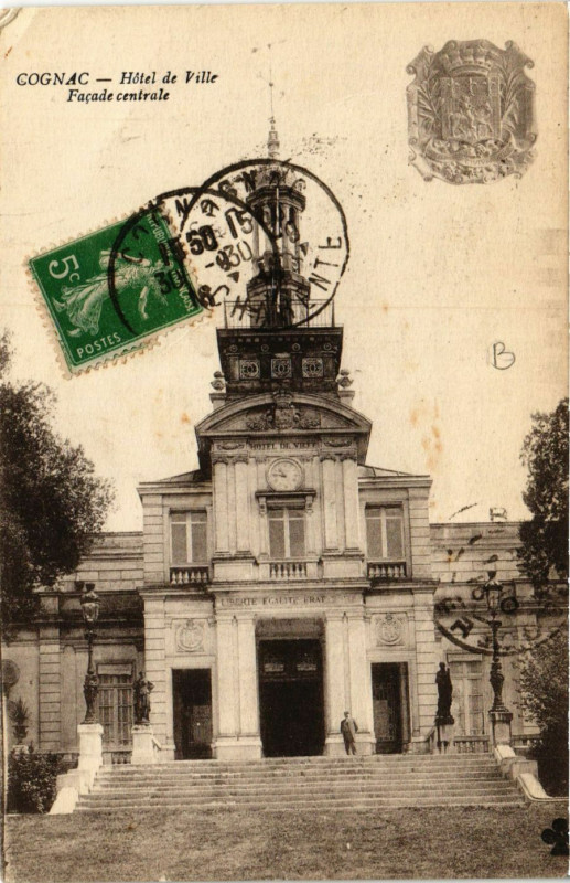 Carte postale ancienne Cognac - Hotel de Ville - Facade centrale à Cognac