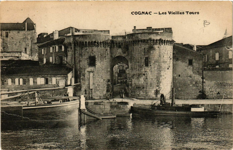 Carte postale ancienne Cognac - Les Vieilles Tours à Cognac