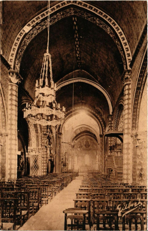 Carte postale ancienne Civray - Intérieur de l'Eglise à Civray