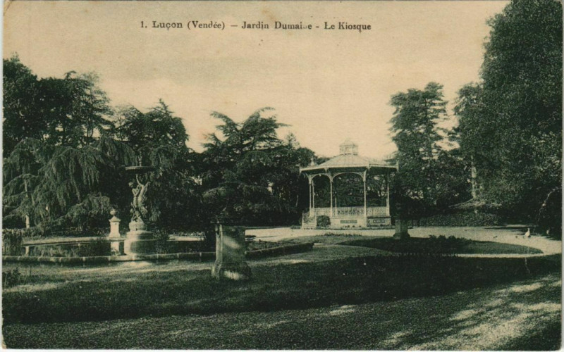 Carte postale ancienne Lucon Jardin Dumaine Le Kiosque