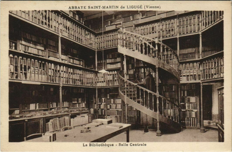 Carte postale ancienne Abbaye Saint-Martin de Liguge La Bibliotheque Salle Centrale à Ligugé
