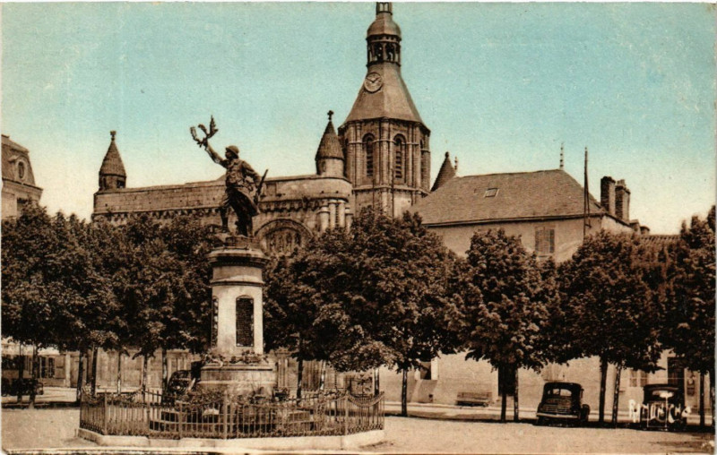 Carte postale ancienne Civray - Place d'Armes à Civray