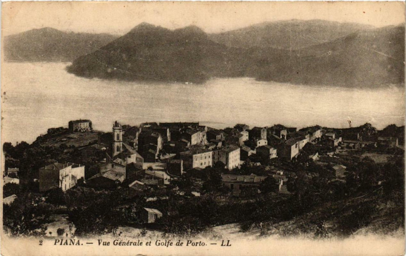 Carte postale ancienne Corse Piana - Vue générale et Golfe de Porto à Piana