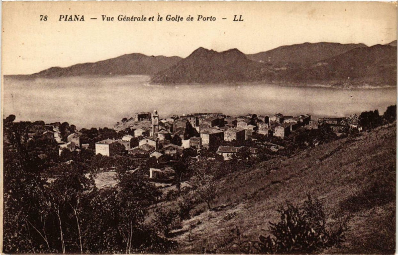 Carte postale ancienne Corse Piana - Vue générale et le Golfe de Porto à Piana