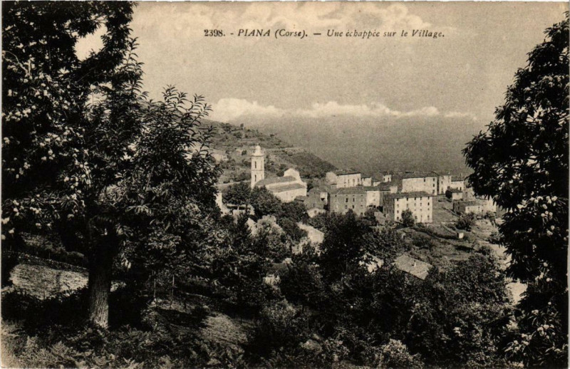 Carte postale ancienne Corse Piana - Une echappée sur le Village à Piana