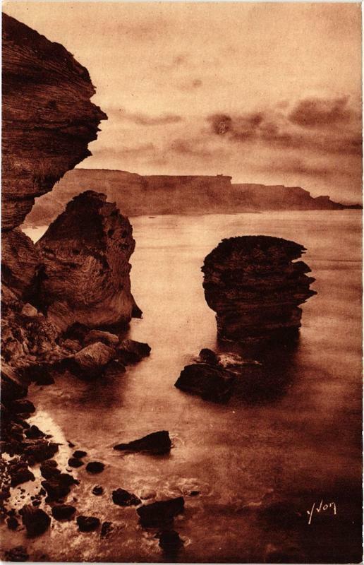 Carte postale ancienne Corse - Bonifacio - Les Falaises à Bonifacio