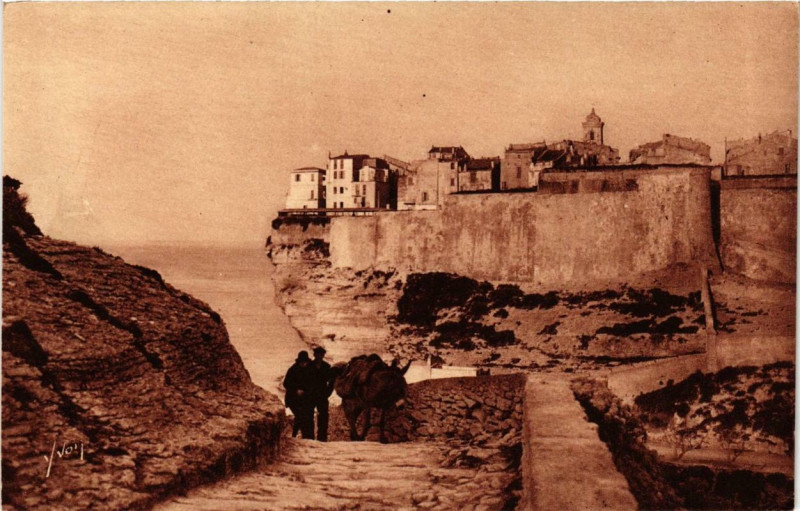 Carte postale ancienne Corse - Bonifacio - Sentier conduisant a la Citadelle à Bonifacio