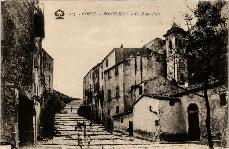 Carte postale ancienne Corse - Bonifacio - La Basse Ville à Bonifacio