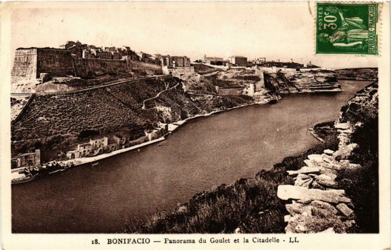 Carte postale ancienne Corse - Bonifacio - Panorama du Goulet et la Citadelle à Bonifacio