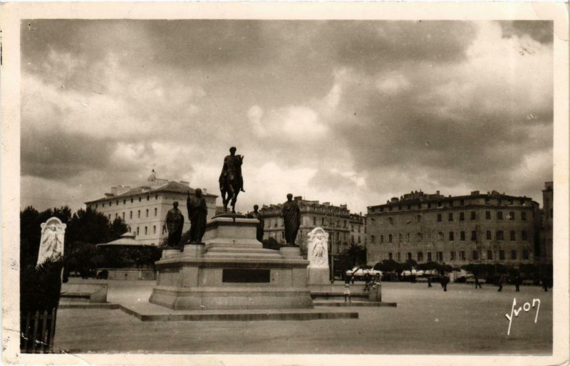 Carte postale ancienne Corse Ajaccio Place du Diamant Monum. de Napoléon&de ses Fréres à Ajaccio