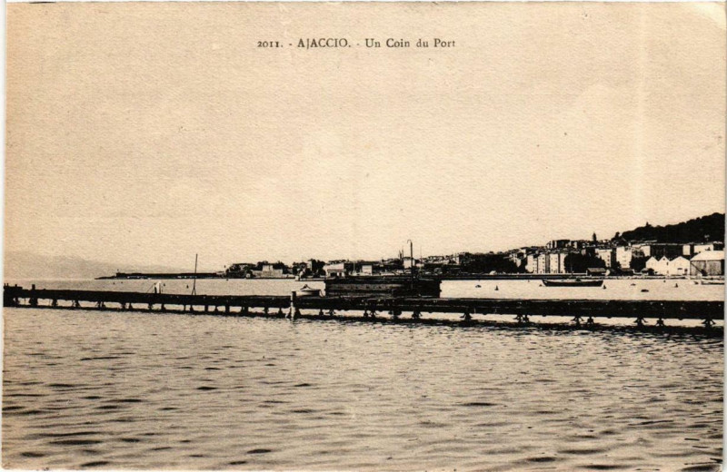 Carte postale ancienne Corse - Ajaccio - Un coin du Port à Ajaccio