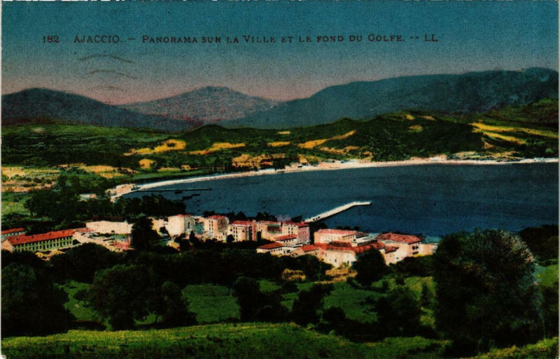 Carte postale ancienne Corse - Ajaccio - Panorama sur la ville et le fond du Golfe à Ajaccio