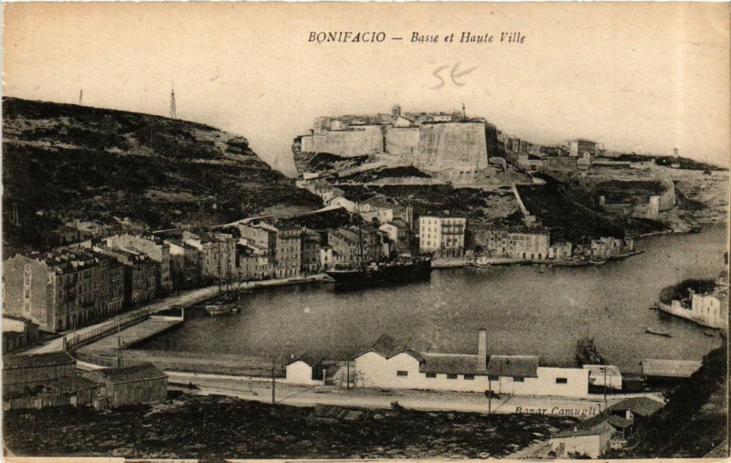 Carte postale ancienne Corse - Bonifacio - Basse et Haute Ville à Bonifacio