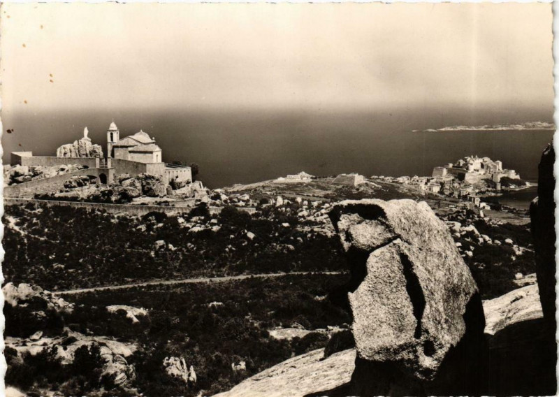 Carte postale ancienne Corse - Calvi - La chapelle de la Madona della Serra à Calvi