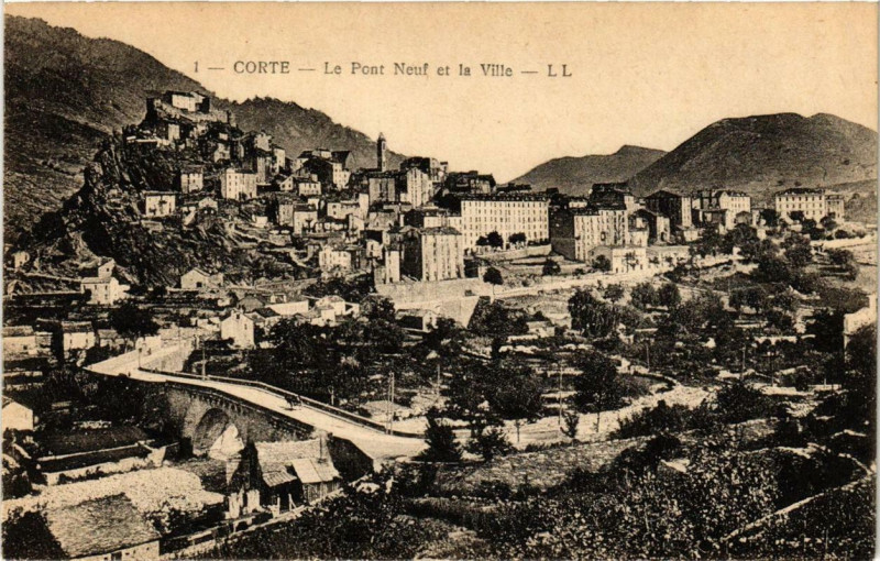 Carte postale ancienne Corse Corte - Le Pont Neuf et la Ville à Corte