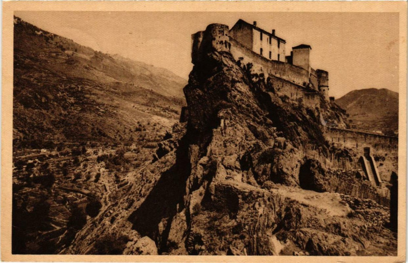 Carte postale ancienne Corse Corte - La Citadelle et la Vallée du Tavignano à Corte