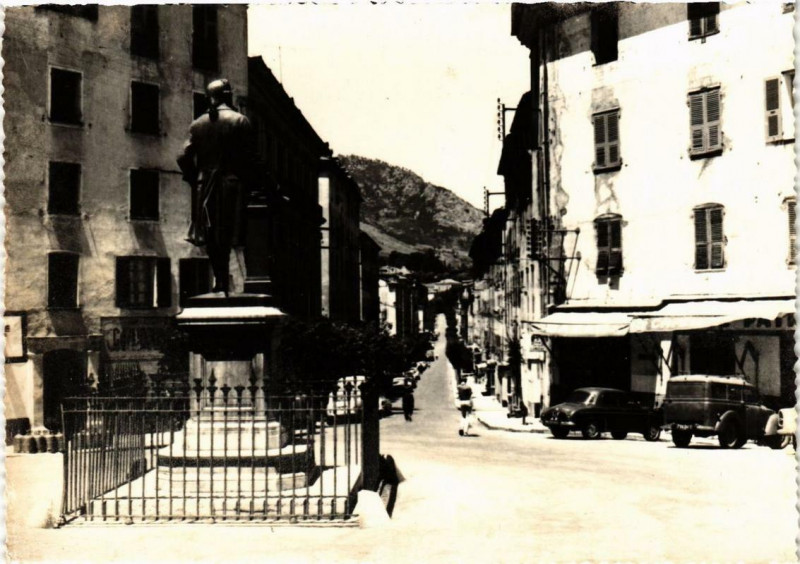 Carte postale ancienne Corse Corte - Le centre de la ville à Corte