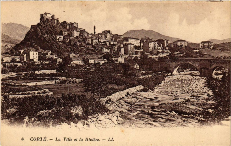 Carte postale ancienne Corse Corte - La ville et la Riviere à Corte