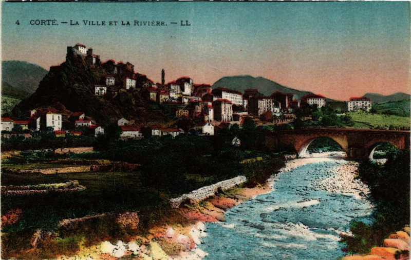 Carte postale ancienne Corse Corte - La ville et la Riviere à Corte