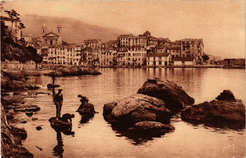 Carte postale ancienne Corse Bastia - Un Coin du Vieux Port à Bastia