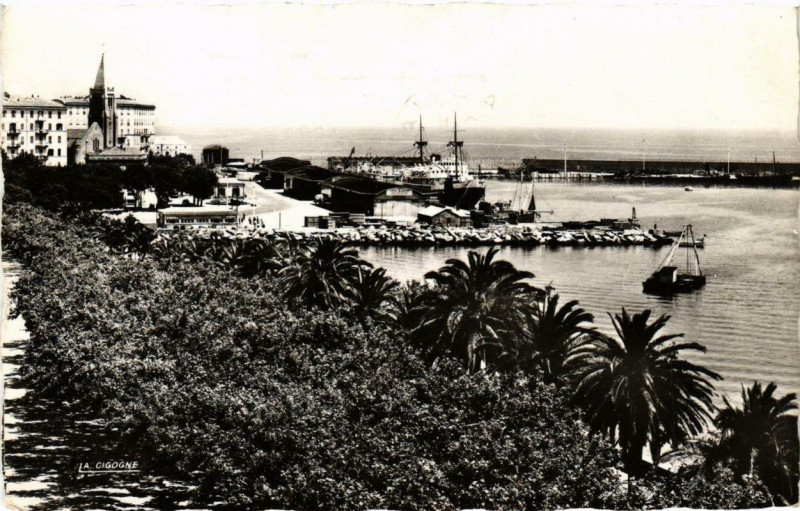 Carte postale ancienne Bastia Place Saint-Nicolas et le Nouveau Port Corsica à Bastia