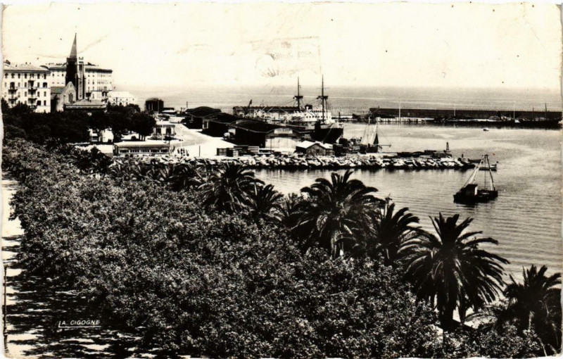 Carte postale ancienne Bastia Place Saint-Nicolas et le Nouveau Port Corsica à Bastia