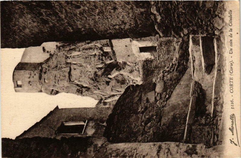 Carte postale ancienne Corse - Corte - Un coin de la Citadelle à Corte