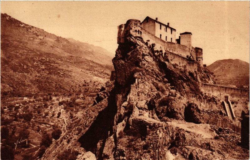 Carte postale ancienne Corse Corte - La Citadelle et la Vallée du Tavignano à Corte