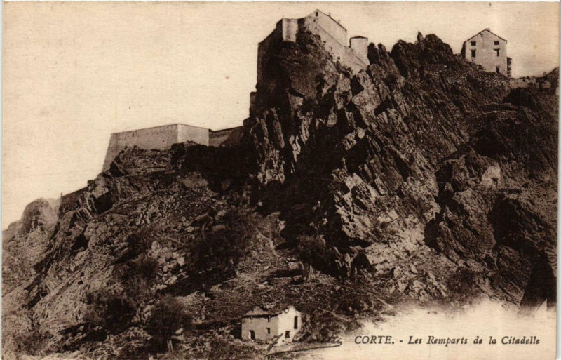 Carte postale ancienne Corse - Corte - Les Remparts de la Citadelle à Corte