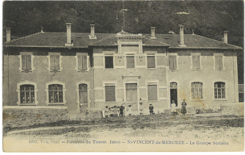 Carte postale ancienne Le Groupe Scolaire à Saint-Vincent-de-Mercuze