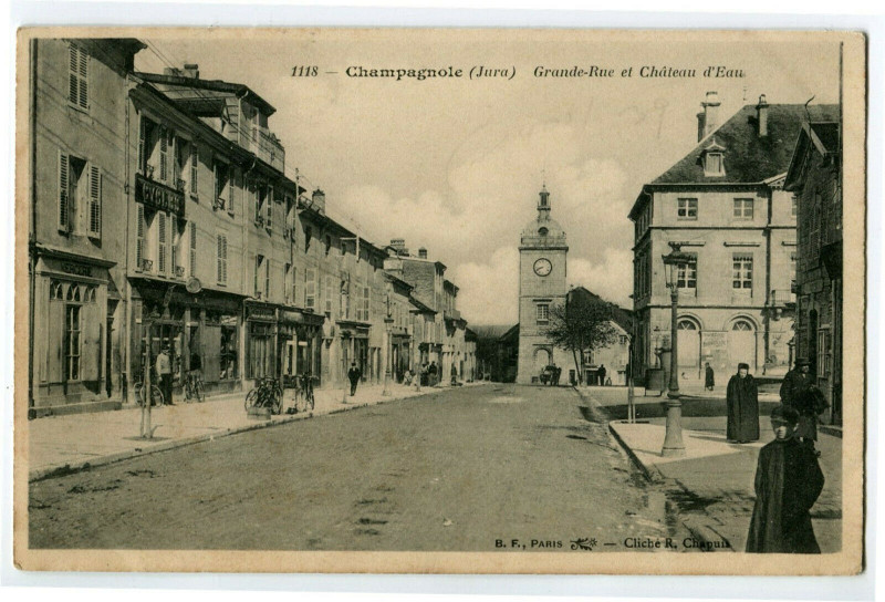 Carte postale ancienne Jura Champagnole Grande-Rue et Château d'eau animé à Champagnole