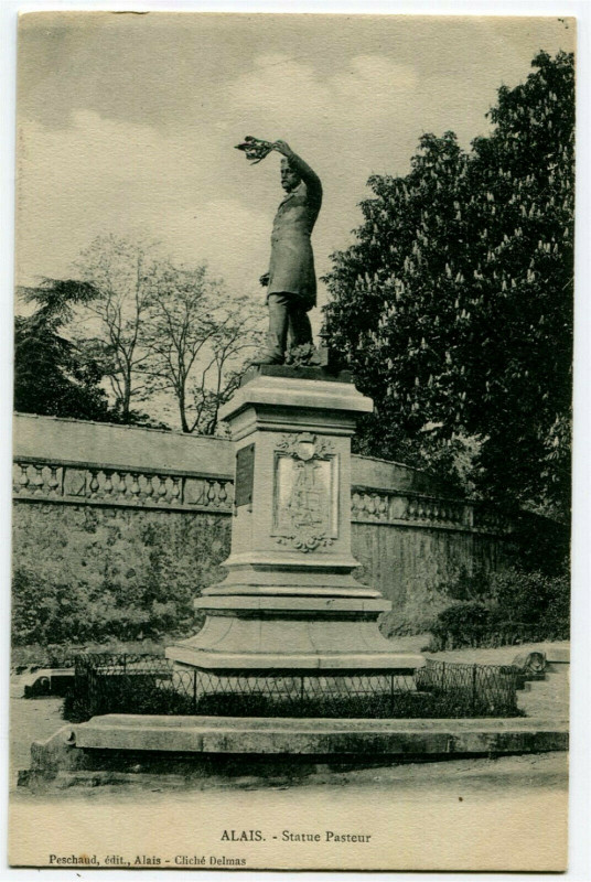 Carte postale ancienne Gard Alais Statue Pasteur