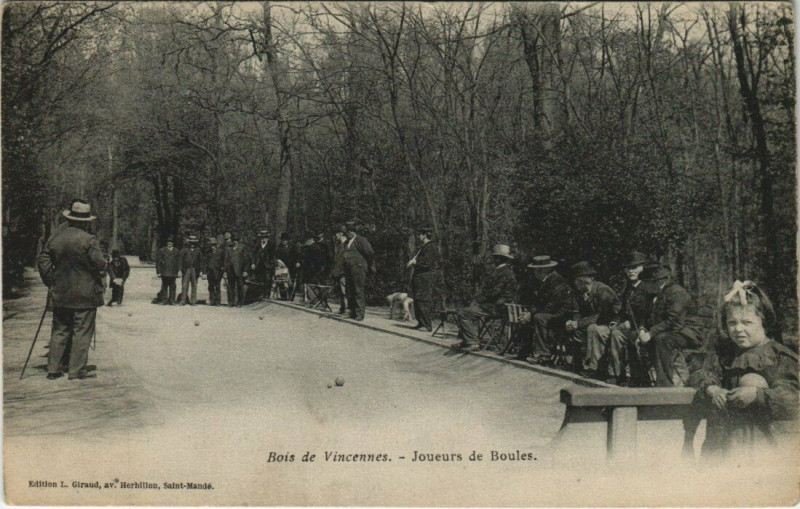 Carte postale ancienne Bois de Vincennes - Joueurs de Boules à Paris 12e