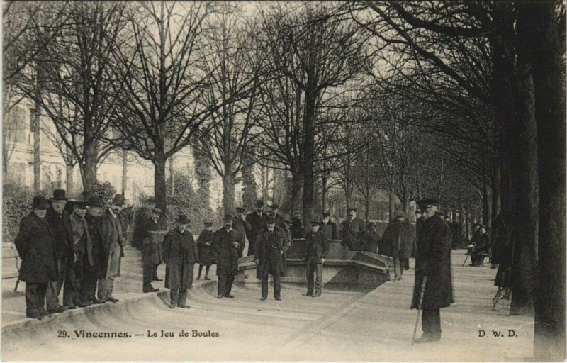 Carte postale ancienne Le Jeu de Boules à Paris 12e
