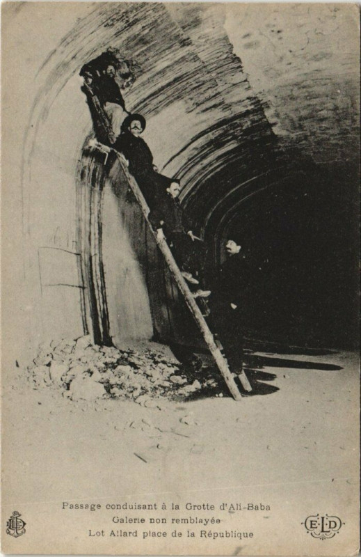 Carte postale ancienne Paris (4e) Passage conduisant a la Grotte d'Ali-Baba à Paris 4e