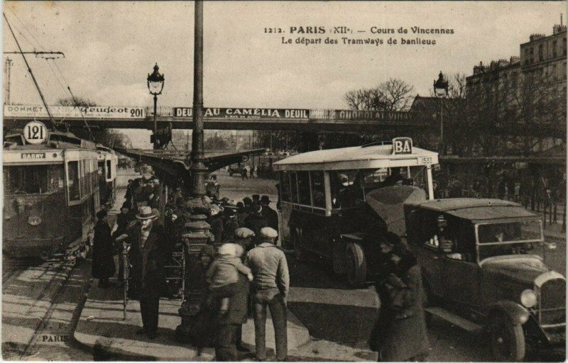 Carte postale ancienne Paris 12e Cours de Vincennes Le depart des Tramways F.Fleury à Paris 12e