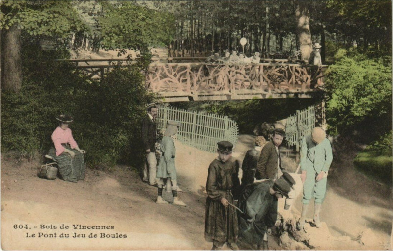 Carte postale ancienne Bois de Vincennes - Le Pont du Jeu de Boules à Paris 12e