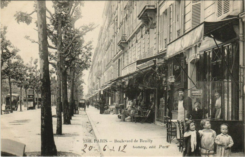 Carte postale ancienne Paris 12e Boulevard de Reuilly. ed. Gondry à Paris 12e