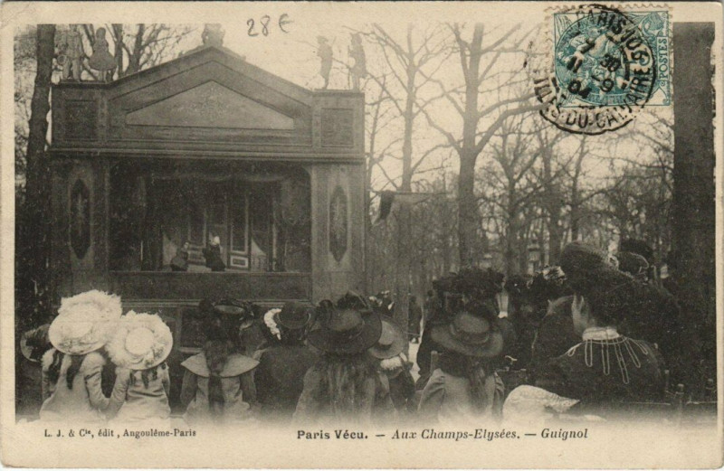 Carte postale ancienne Paris Vécu. Aux Champs-Elysées Guignol à Paris