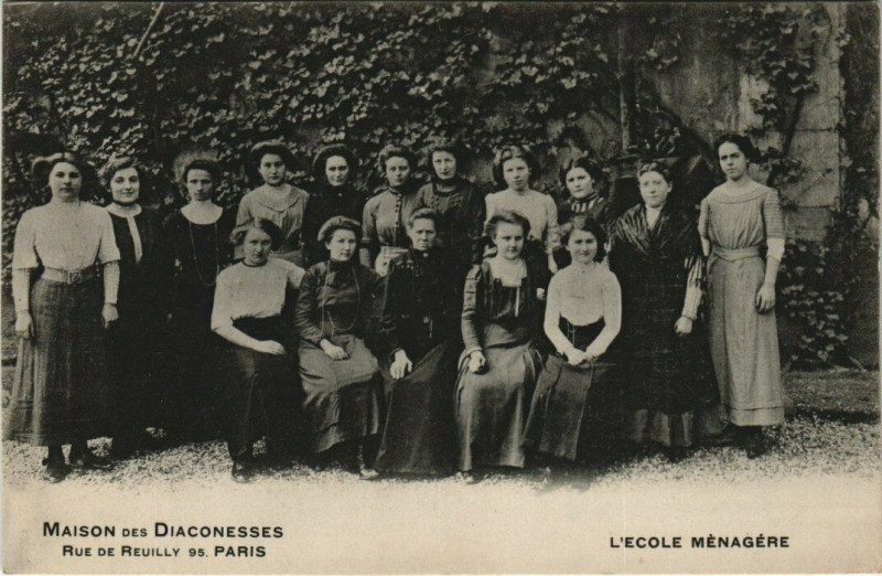 Carte postale ancienne Paris 12e 95 rue de Reuilly. Maison des Diaconesses à Paris 12e