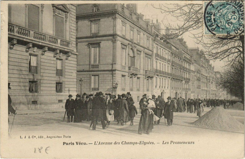 Carte postale ancienne Paris Vécu. Avenue des Champs-Elysées Les Promeneurs à Paris