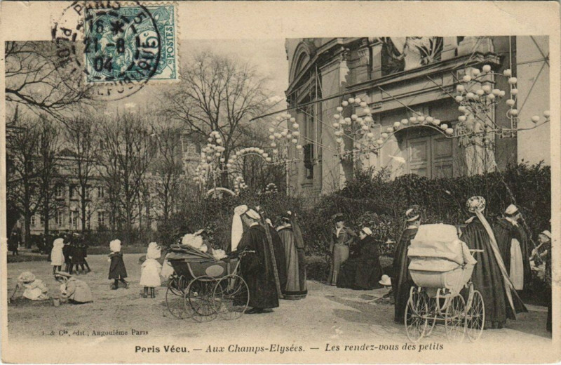 Carte postale ancienne Paris Vécu. Aux Champs-Elysées Les rendez-vous des petits à Paris