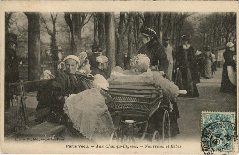 Carte postale ancienne Paris Vécu. Aux Champs-Elysées Nourrices et Bebes à Paris