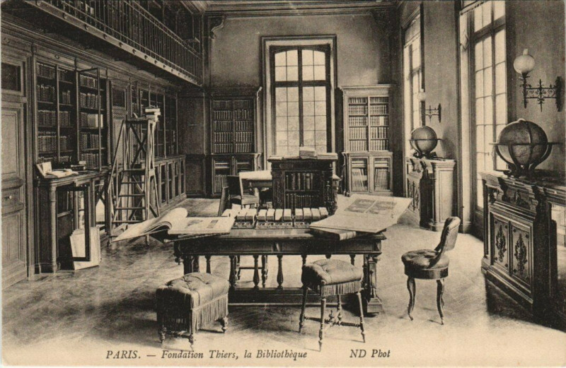 Carte postale ancienne Fondation Thiers, la Bibliothèque à Paris 16e