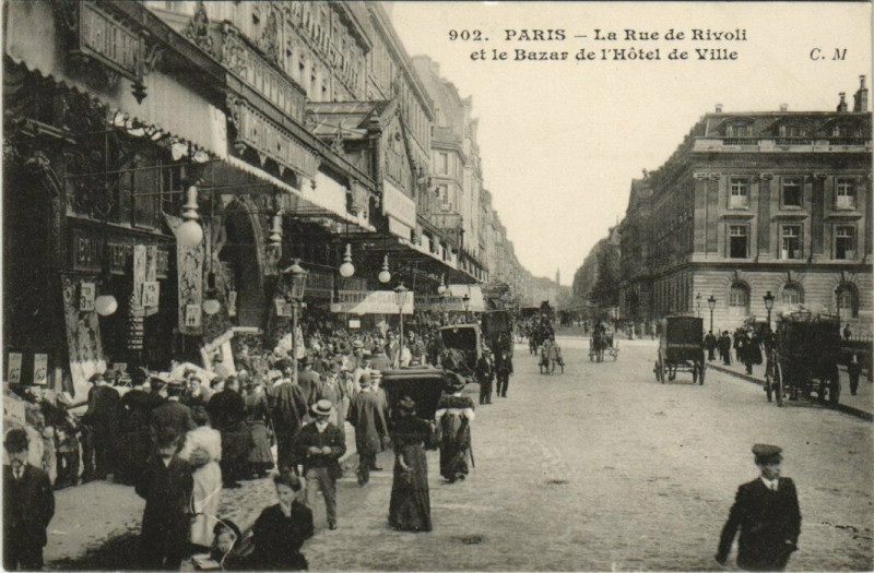 Carte postale ancienne Paris (4e) La rue de Rivoli. Bazar de l'Hotel de Ville à Paris 4e