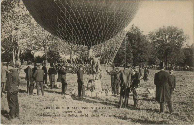 Carte postale ancienne Paris Aero-Club. Le Lancement du Ballon