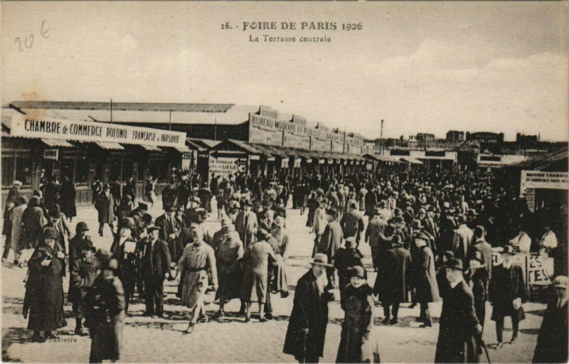Carte postale ancienne Foire de Paris 1926 - La Terrasse centrale à Paris 15e