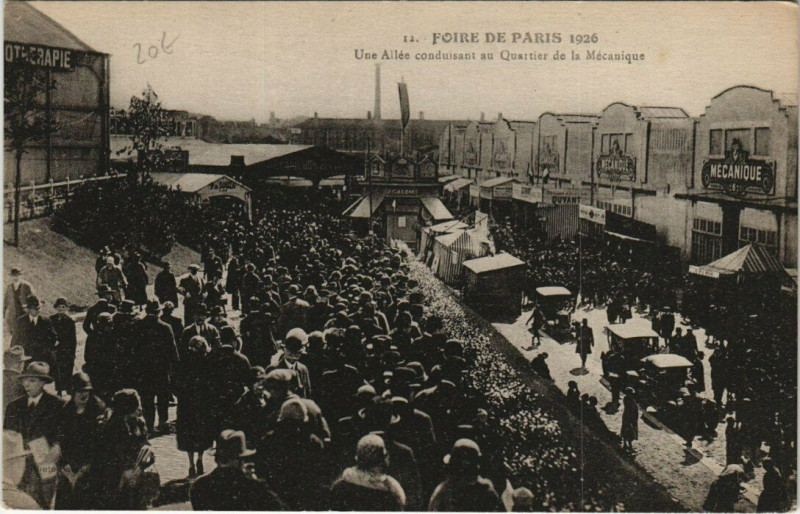 Carte postale ancienne Foire de Paris 1926 - Une allée Quartier de la Mécanique à Paris 15e