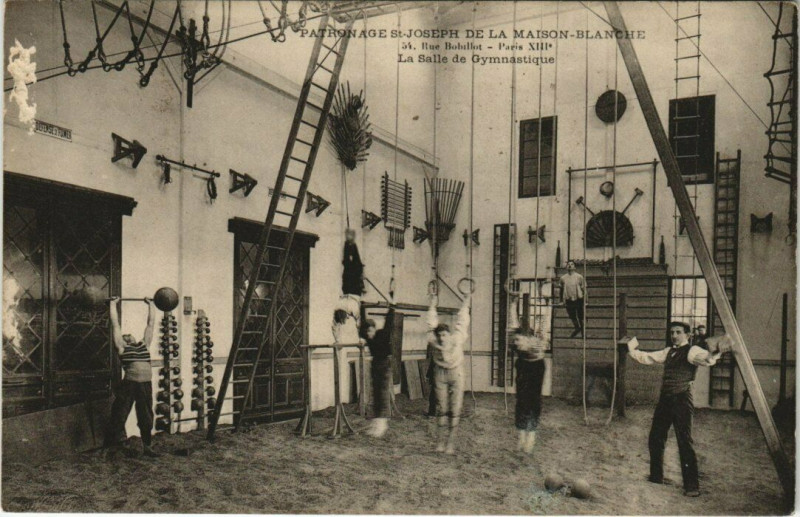 Carte postale ancienne Paris (13e) 54 Rue Bobillot. Patronage Saint-Joseph à Paris 13e