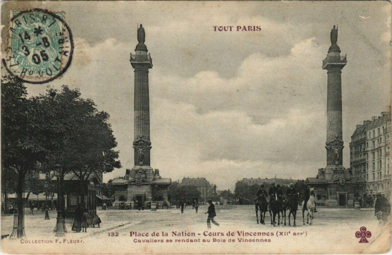 Carte postale ancienne Cours de Vincennes à la Place de la Nation - Les Colonnes du Trône à Paris 12e
